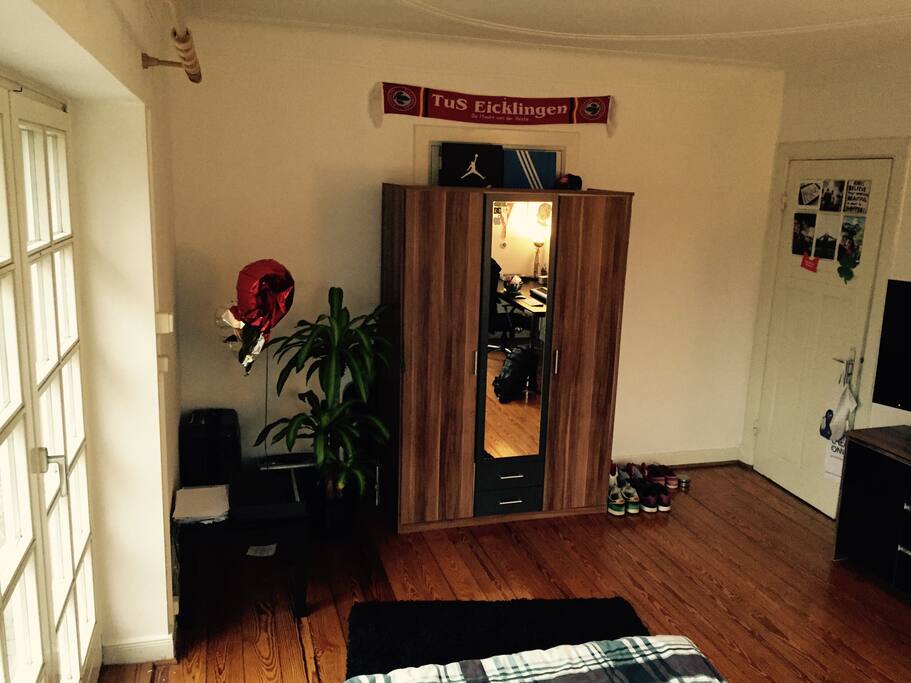 Closet stay inside