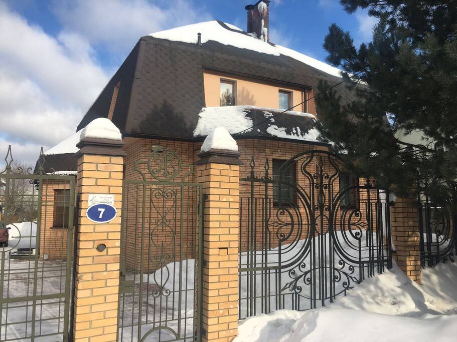 Вид с улицы