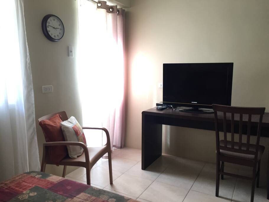32" LCD TV w/ basic Skycable connection