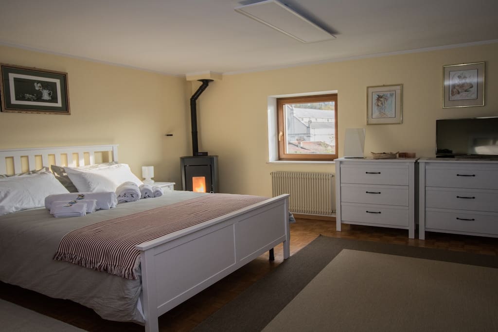 Junior Suite, Matrimoniale, Bagno privato, Jacuzzi, WFfiFree, TvSat, Vista Montagna