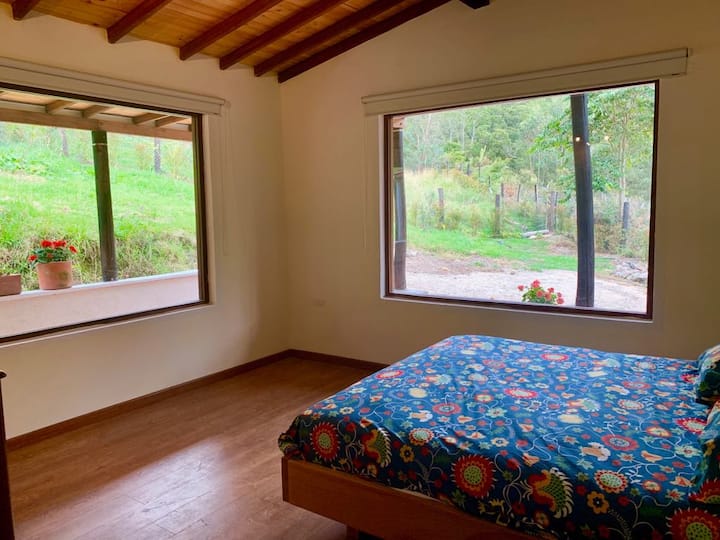 ห้องหลักพร้อมห้องน้ำ