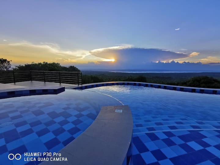 Breathtaking Vacation Home w/ pool - Exclusive Use