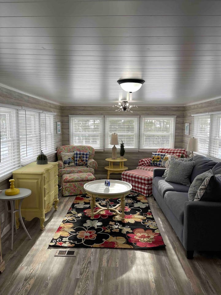 Unit 21Sunflower Cottages for Rent in Charlevoix, Michigan, United