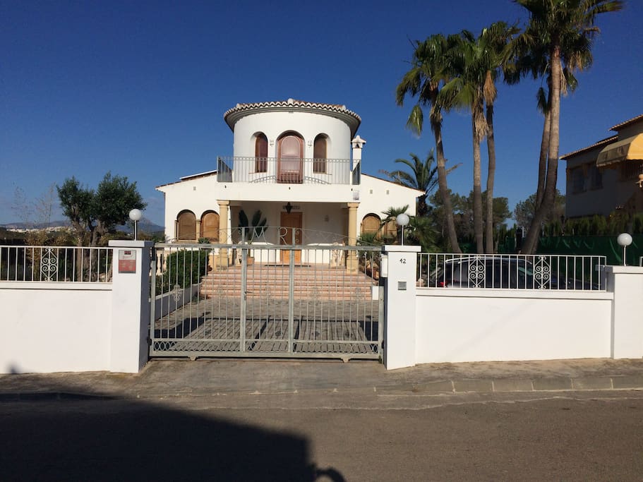 Front of Villa Margarita accessed through electric gates.