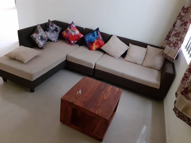Lucky | 3BHK Fully Furnished Flat in Electronicity
