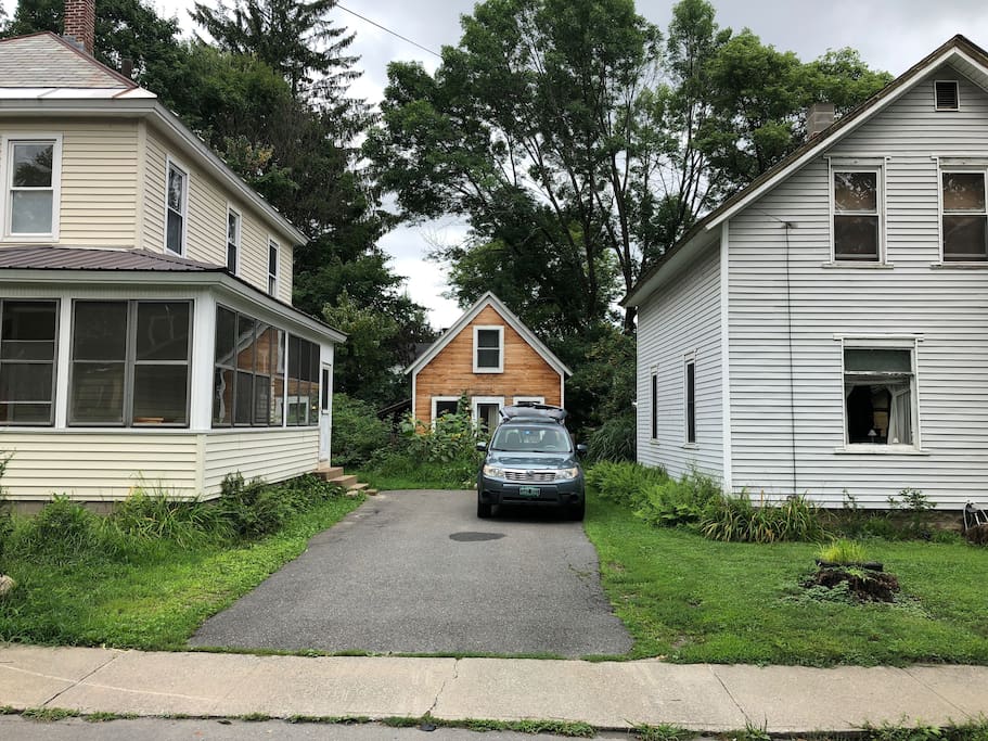Parking on right or street