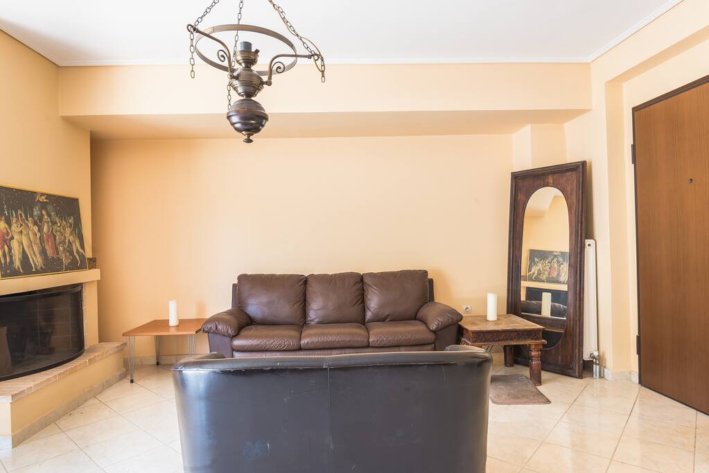 The main entrance of the apt on the 6th floor from inside