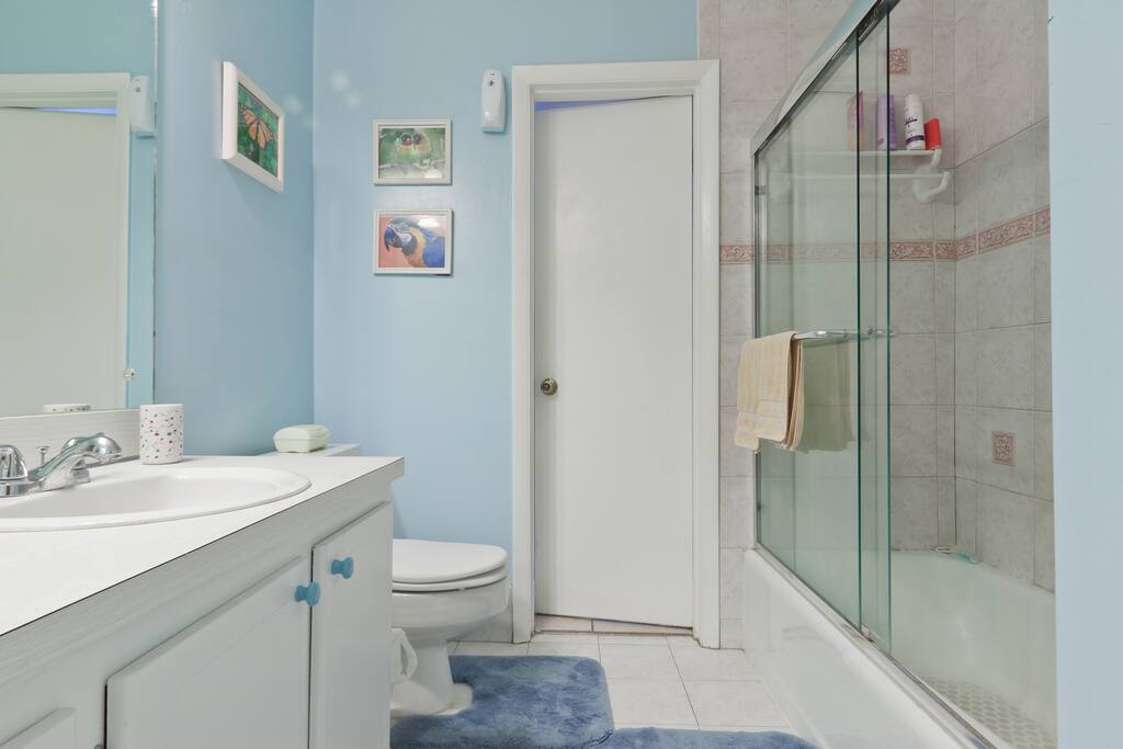 Big bathroom with two sinks and with all the accessories necessary for a fresh shower.