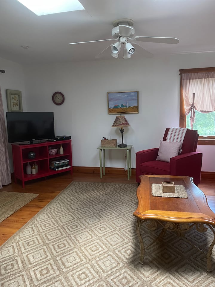 Country Private Rhinebeck Apartment - Rhinebeck, NY
