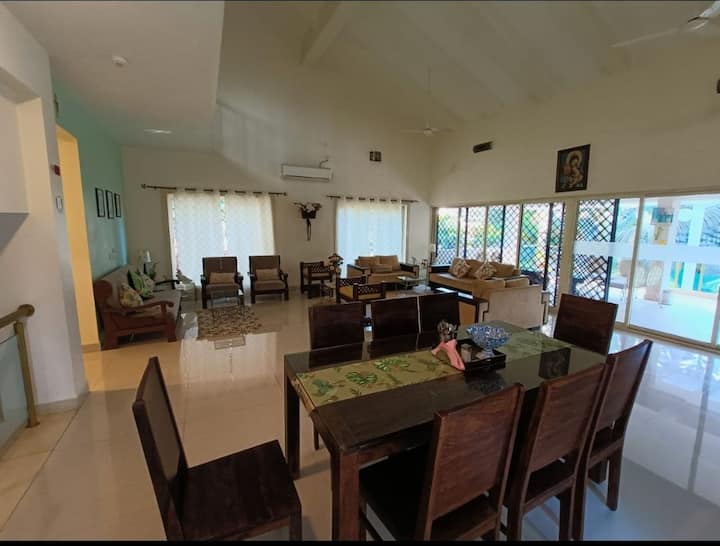 Dining area image 1