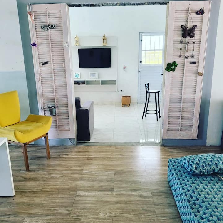 Zugang zwischen TV und Wohnzimmer!