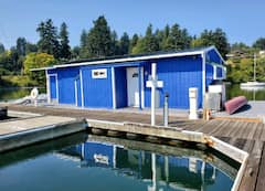 Houseboat+on+Quartermaster+harbor%2C+Vashon+Island