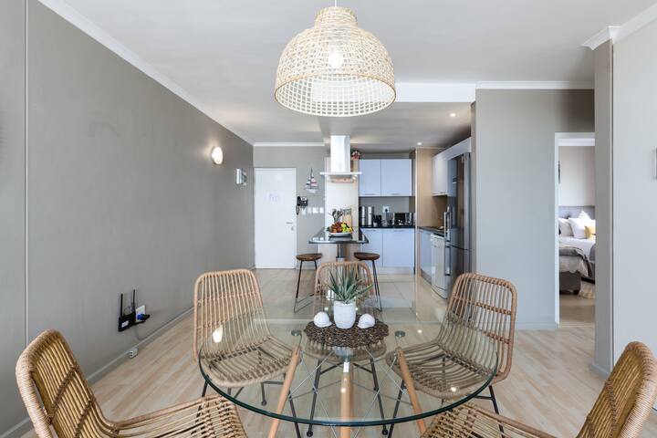 Beachfront Apartment with Incredible View & Pool gallery image 4