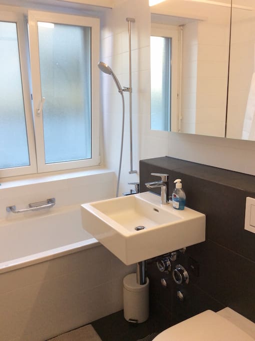 Clean and tidy bathroom