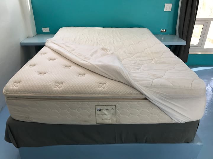 带床垫的☀️☀️豪华枕头床垫，始终配备床垫☀️☀️