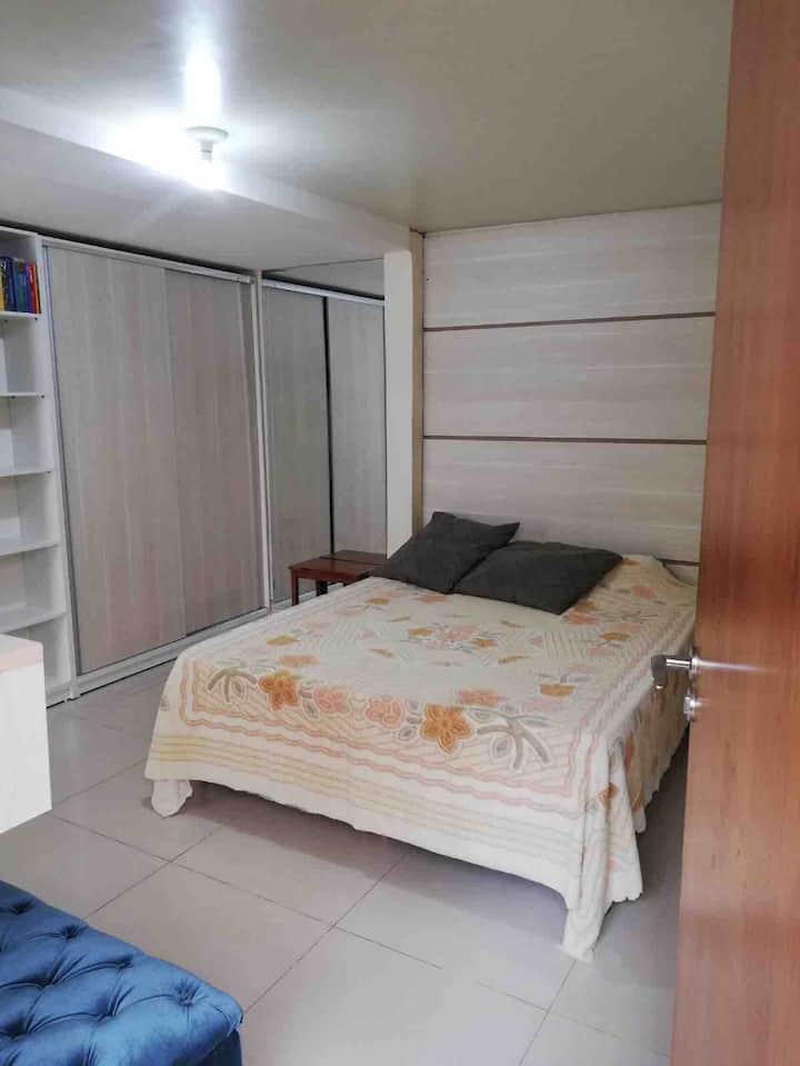 Quato 1 krevet Bračni krevet (160x200
) s klima-uređajem