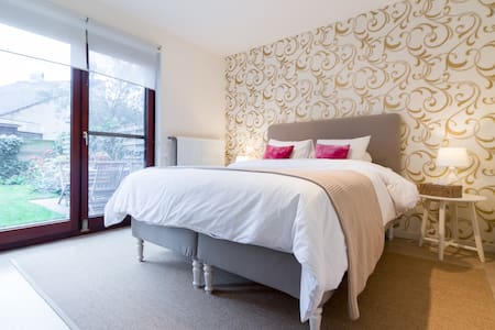 Charming apartment with garden + 2 FREE bikes!