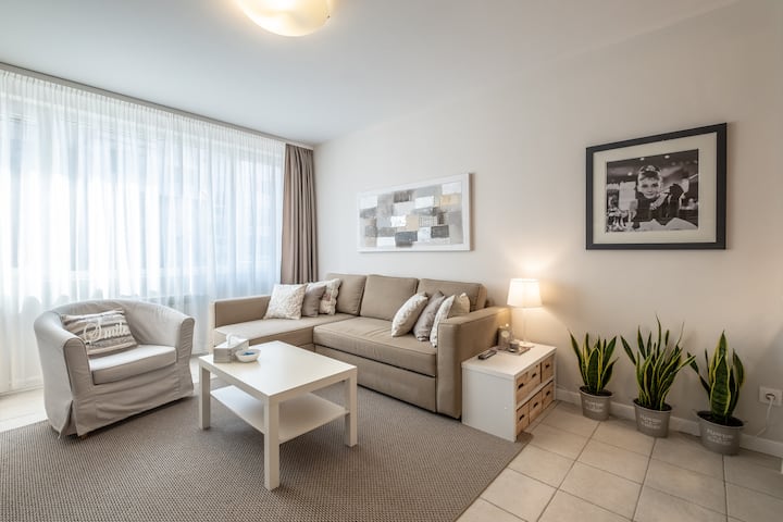 Brand New Luxury Spacious 2 BDRM Apt &Free Parking