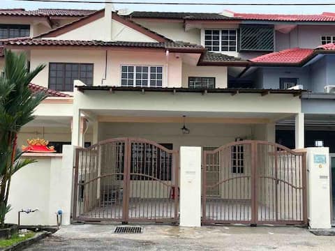 Ampang KL 3 storey house near KLCC and LRT station