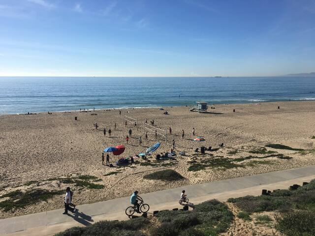 Beachfront Home On The Strand Near Pier gallery image 4