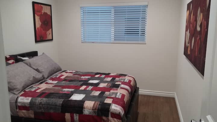 Chumba cha kulala cha 2 na kitanda cha ukubwa kamili na kitanda cha trundle