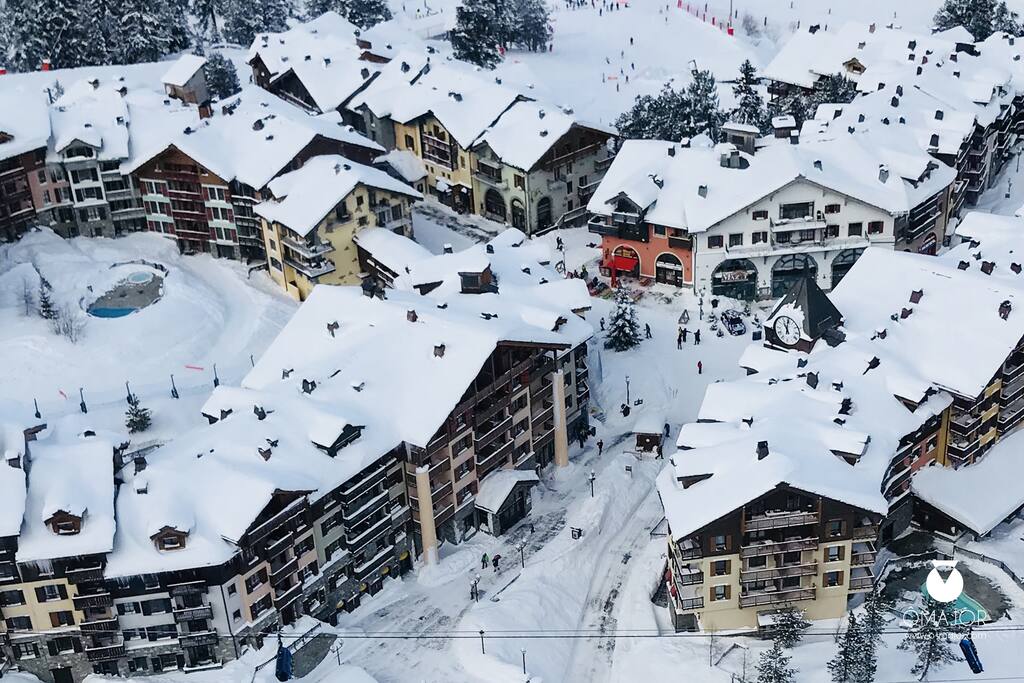 Arc 1950, Le Village