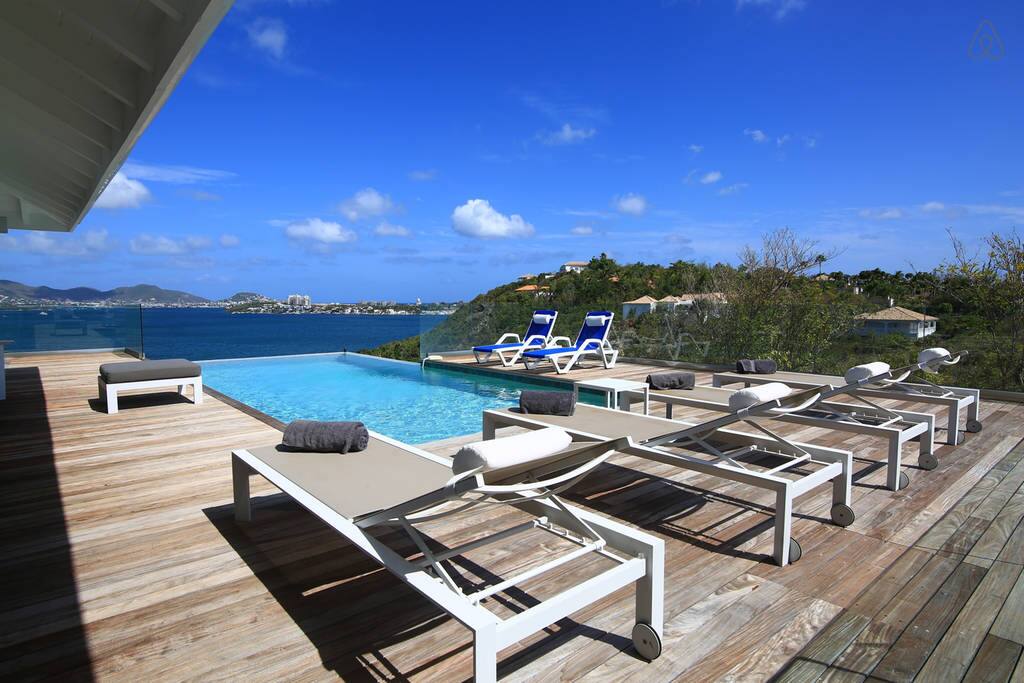 Luxury 5 Bedroom Villa @ Terres Basses lagoon view