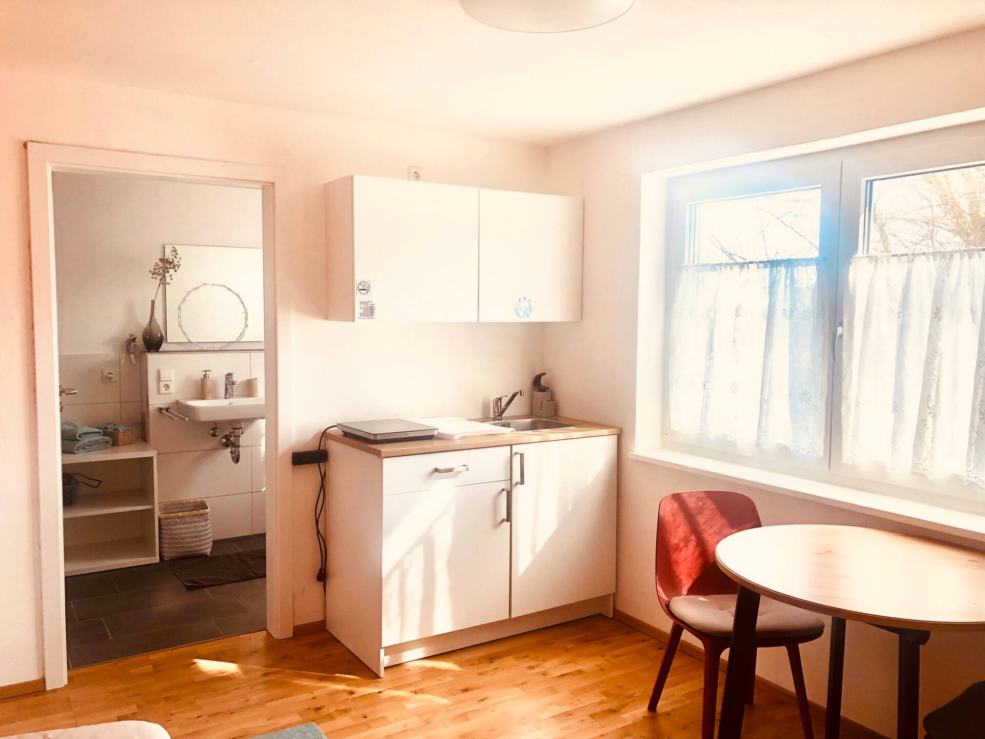 Private room with bathroom, terrace & separate entrance
