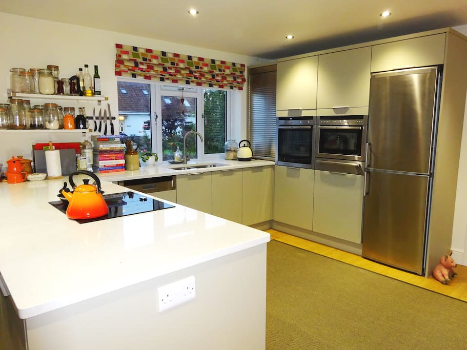 Holly Tree - Perfect kitchen for chefs and entertaining!