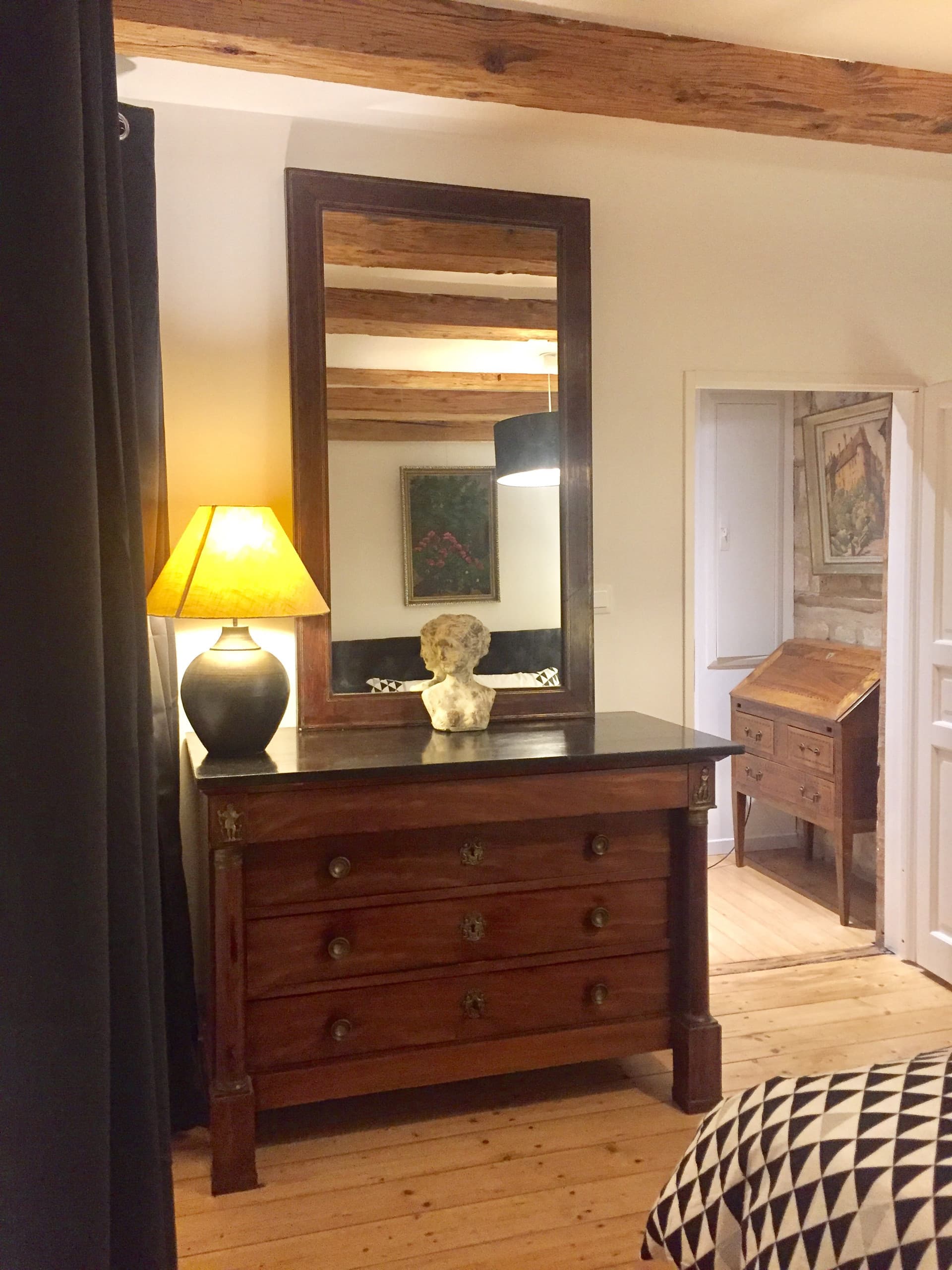 (1) Charming apartment at the foot of the Cathedral.