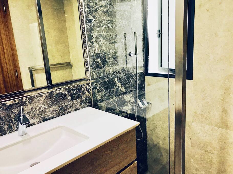 Private en-suite bathroom