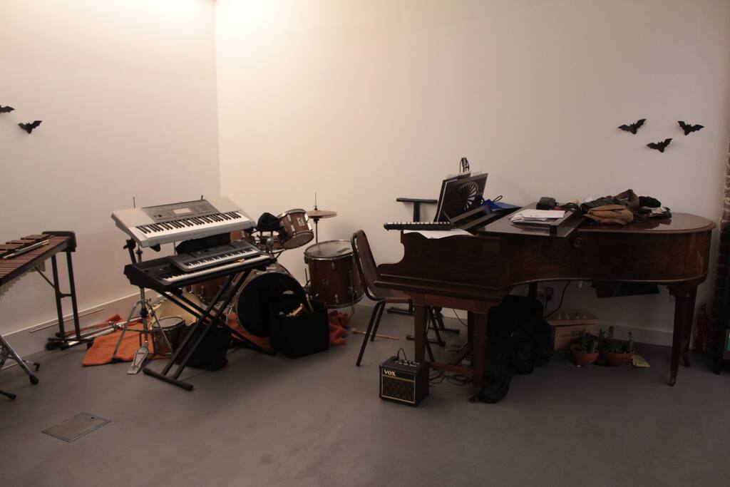 Music corner (no music at night please)