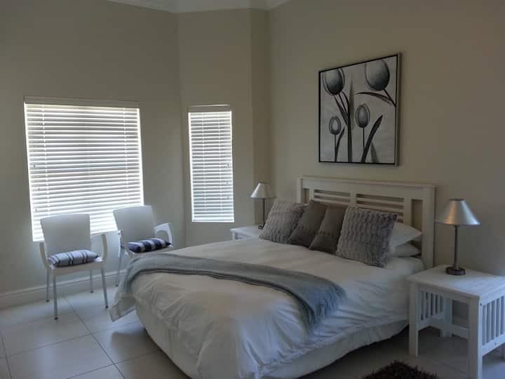 Dormitorio 1, cama tamaño queen