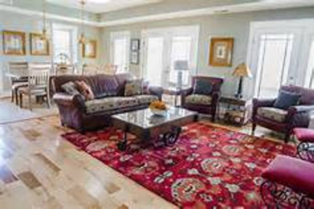 Gaslight House - Great Room