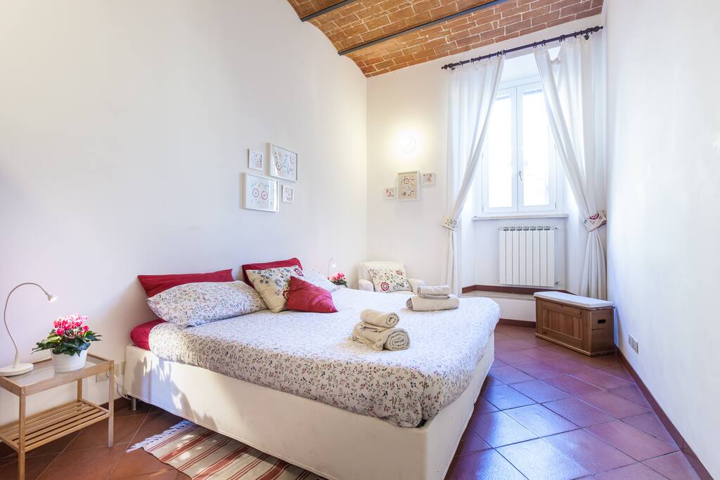 The master bedroom, it can also be with 2 single beds