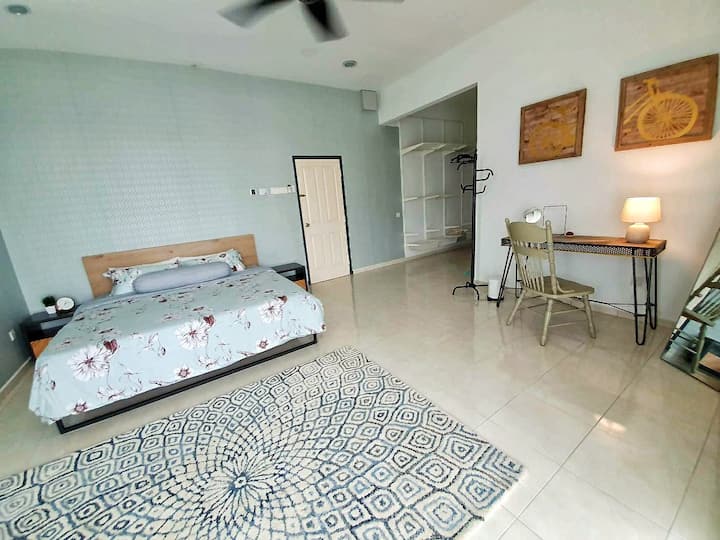 Bedroom 1 - Spacious master bedroom