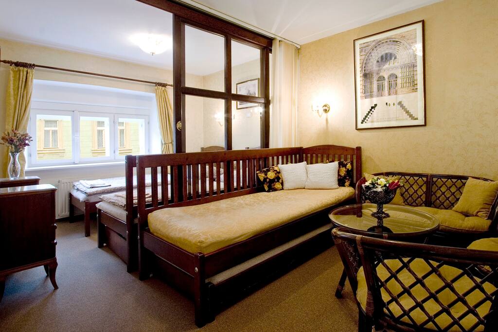 Bedroom with 3 single beds