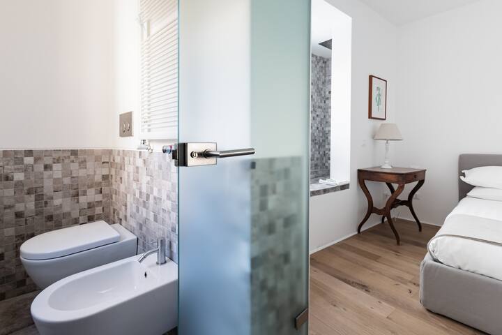 Casa Marisetta—Contemporary Apartment in Historic Building gallery image 4