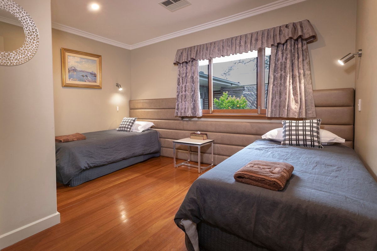 Room 2 - 2 single bed option