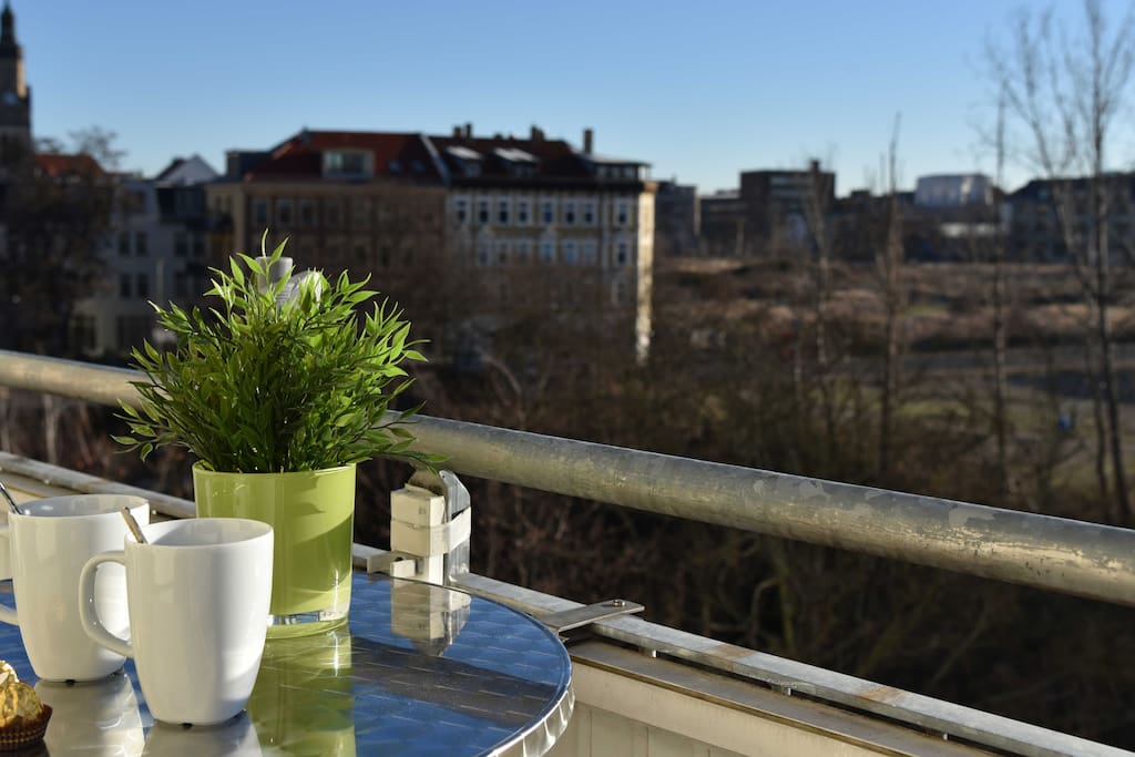der Ausblick vom Balkon nach Plagwitz