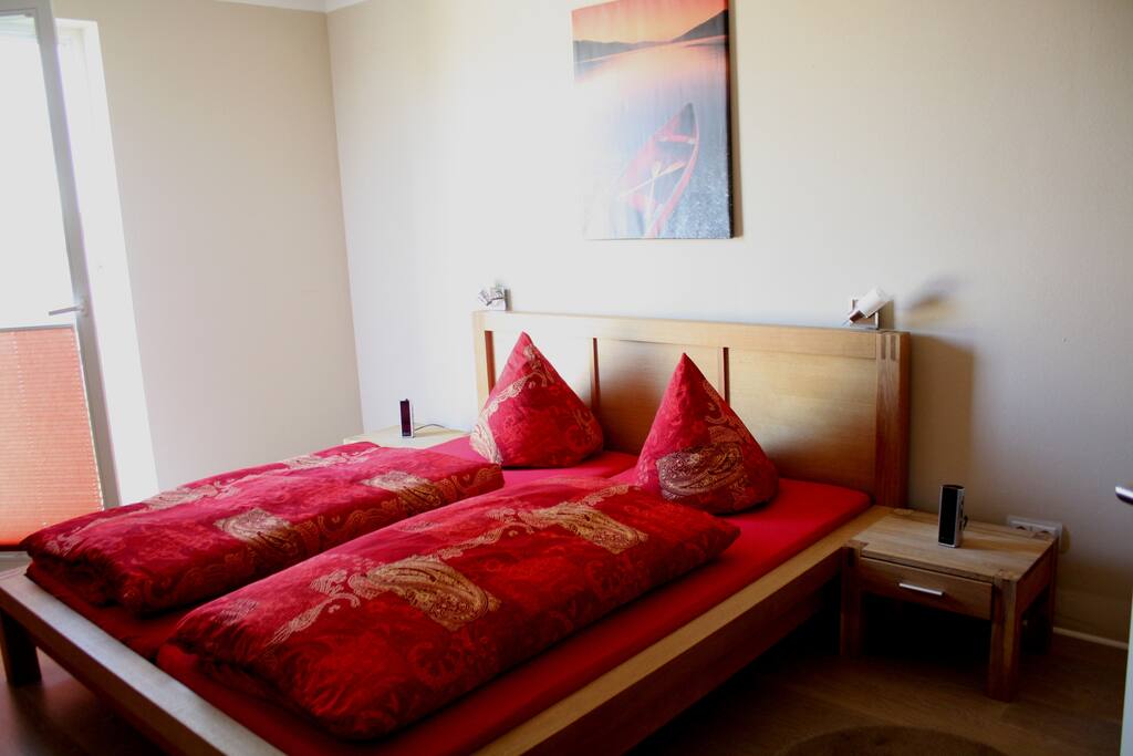 Schlafzimmer 1