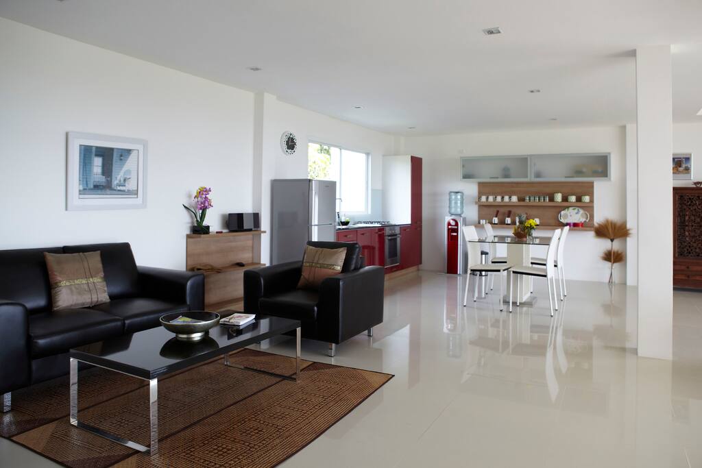 Open plan lounge, kitchen & dining