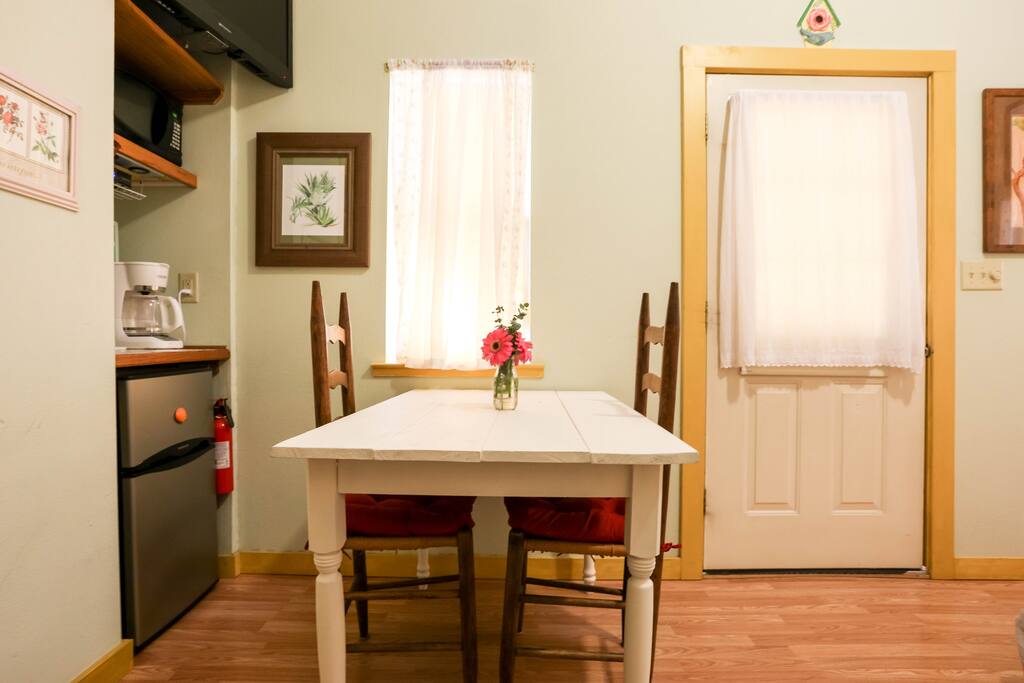 Intimate dining for 2
