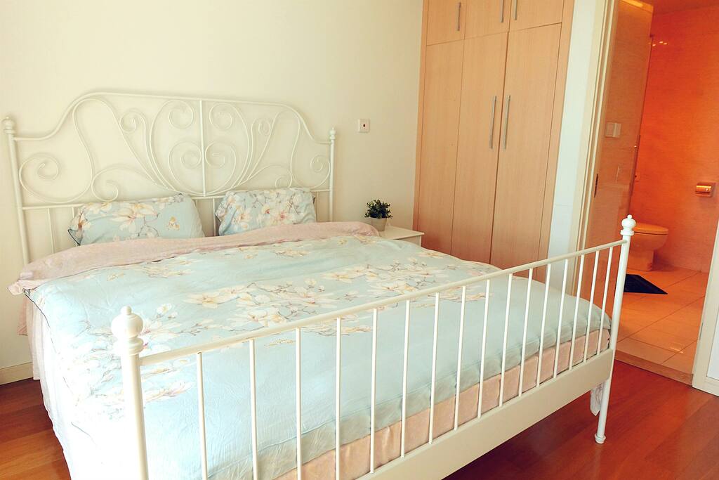 主卧/master bedroom