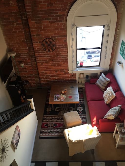 Living room w/ DirecTv