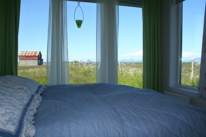 Master bedroom with 150x200 bed.