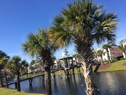 Private condo in gated community: Beautiful views!