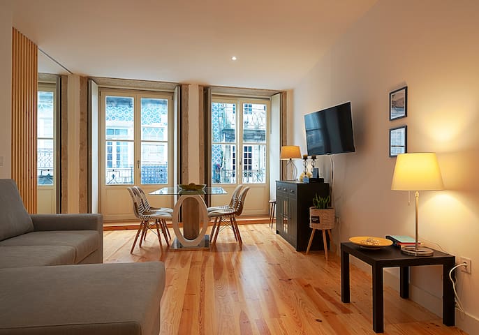 Type 2 Apartment: Rua das Flores -Porto Downtown