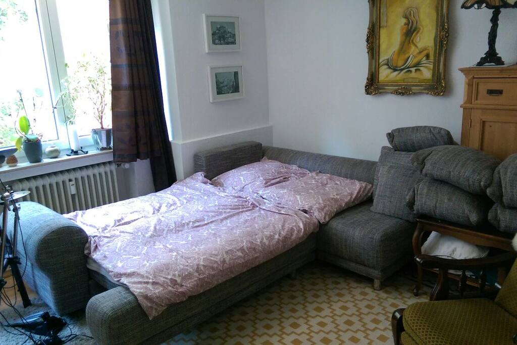 Hier schläfst du/ schlaft ihr