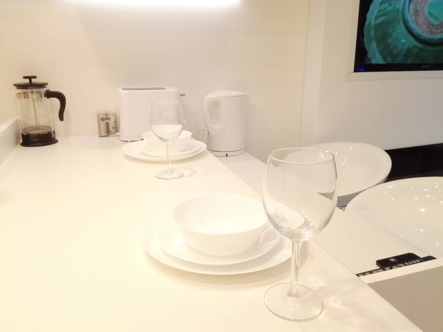Crockery, linen and towels all included